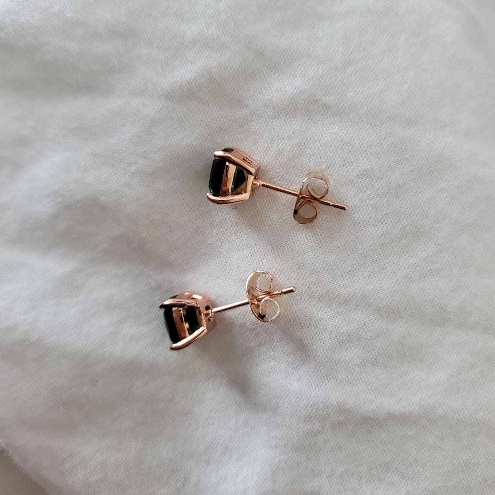 New Fashion Emerald Stud Earrings - Picture 2 of 5